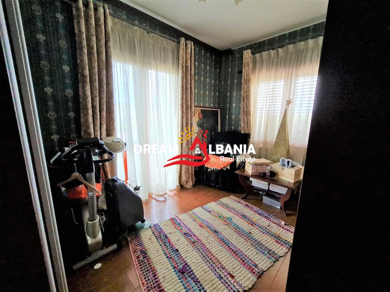 Vile 2 kateshe me oborr dhe garazh nentoke ne shitje ne fshatin Peze e vogel ne Tirane (ID 4151096)