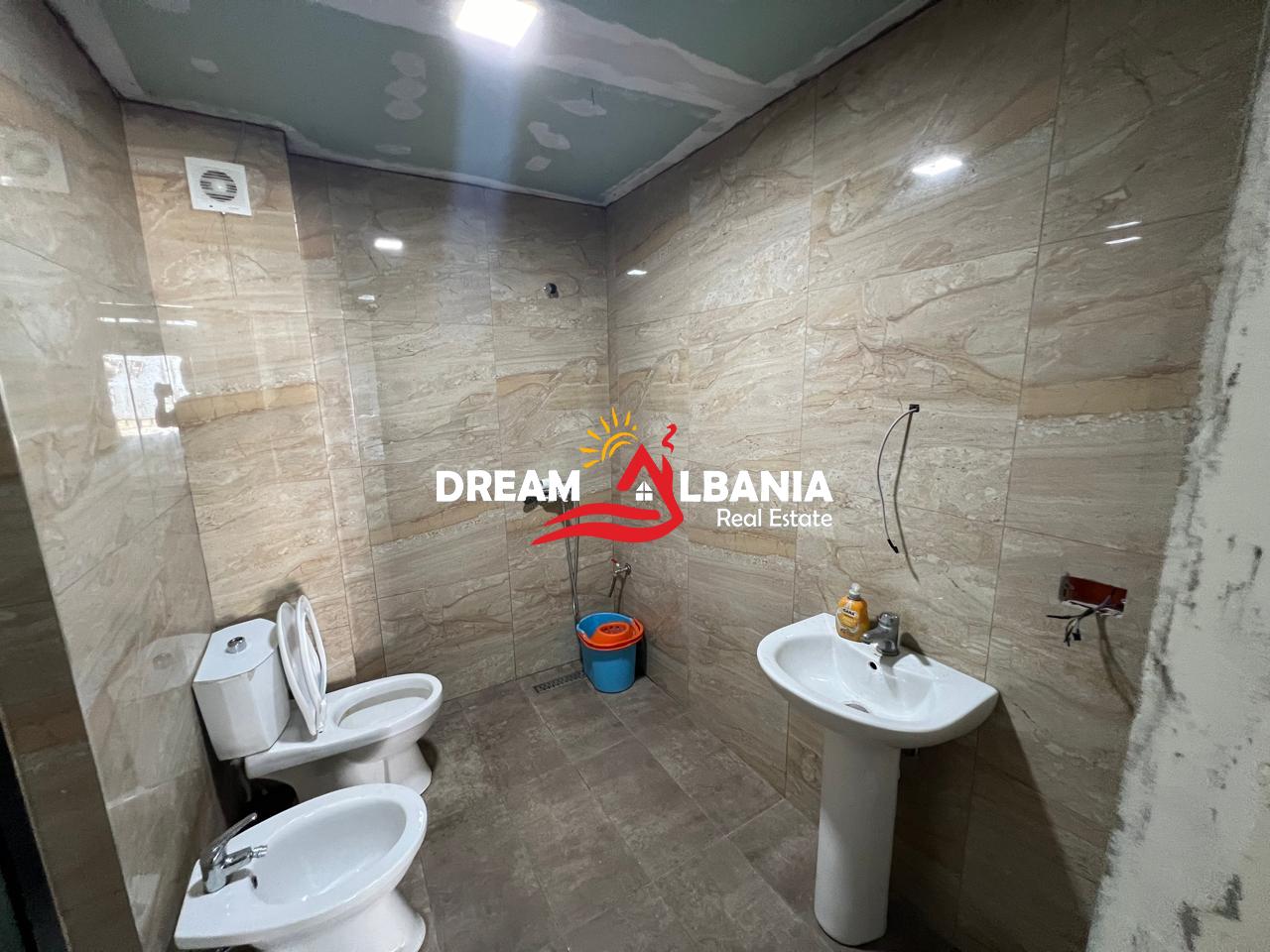 Magazine ne zonen e Kombinatit prane Primavera Casa ne Tirane (ID 4281239) 4