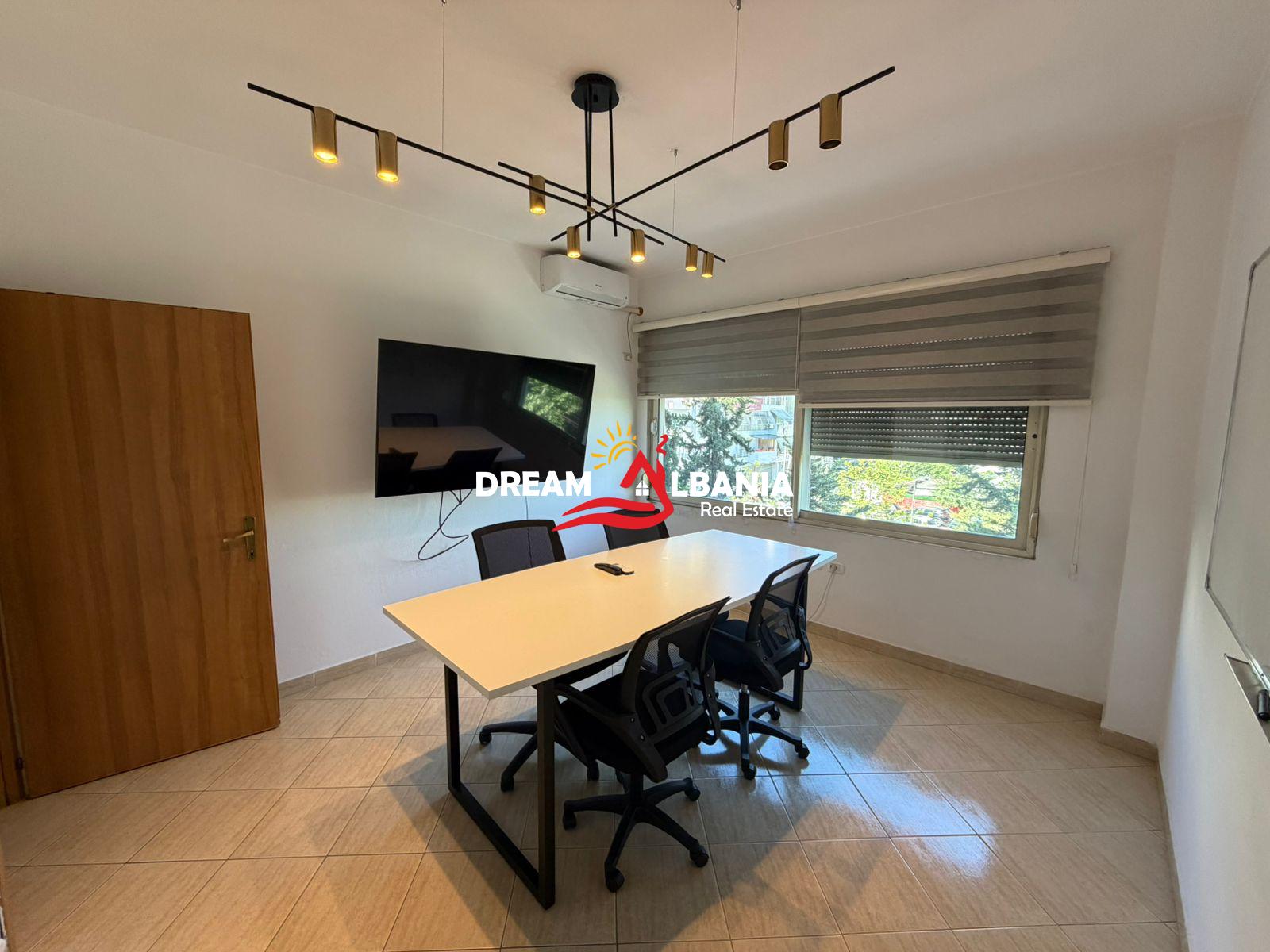 Jepet me qera zyre e mobiluar tek Komuna e Parisit, prane Kristal Center (ID 42611531) 3