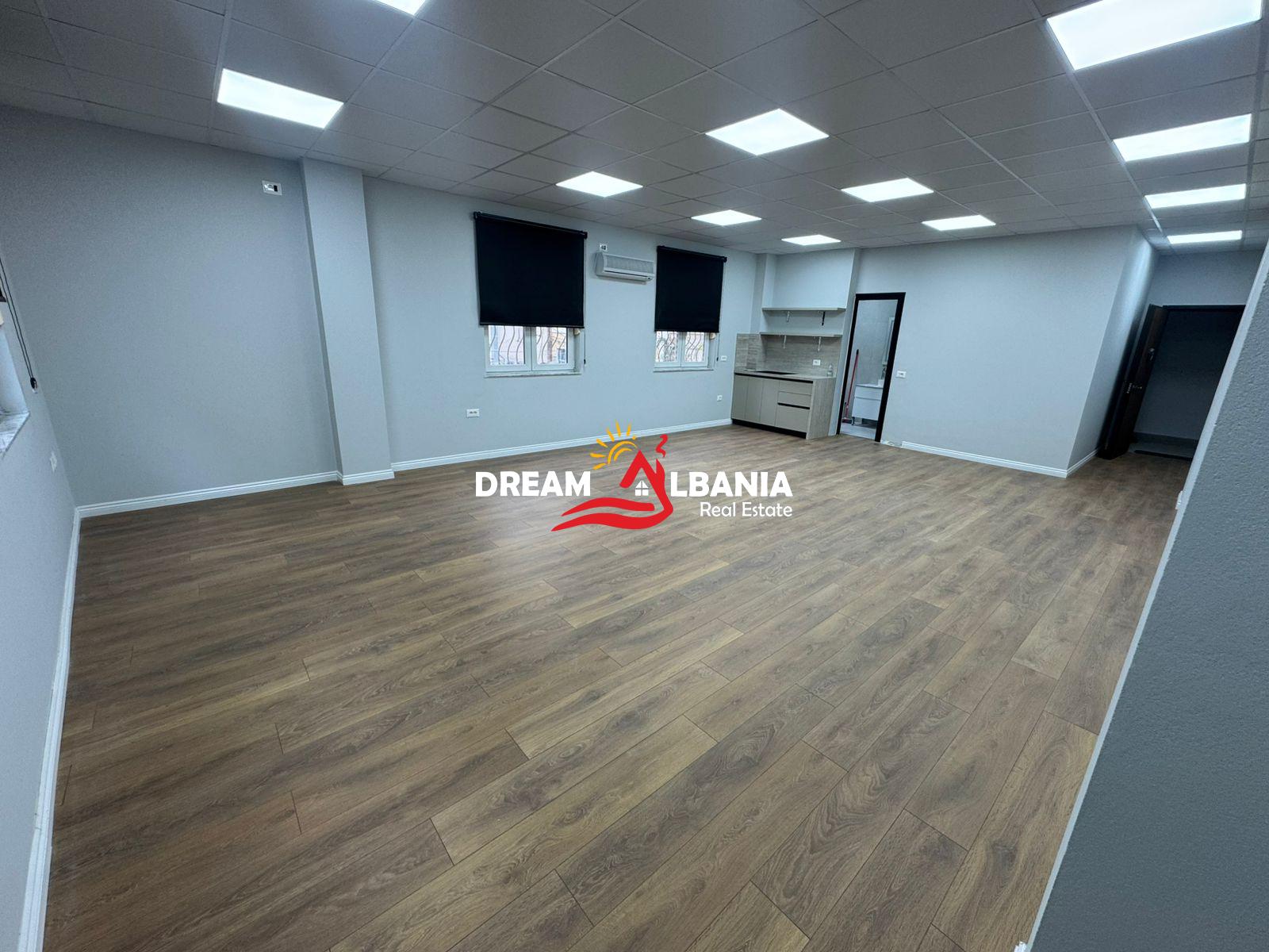 Super Location! Ne Qender te Tiranes (Prane Toptan Center), Jepet me Qera Ambient Biznesi (ID 52611001) 1