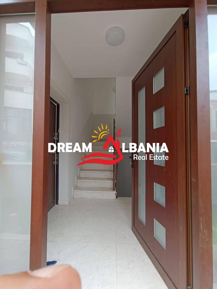 Jepet me qera Vile prane Vilave Amerikane te Senatoriumi, Tirane(4251387) 4