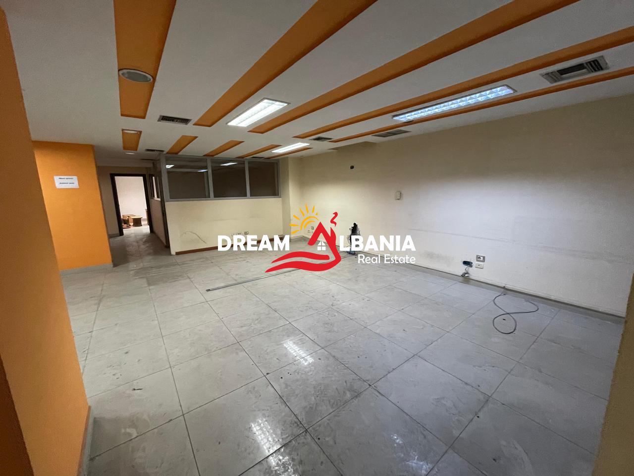 Jepet me qera ambient biznesi prane Stadiumit Dinamo, Tirane (ID 4271970)