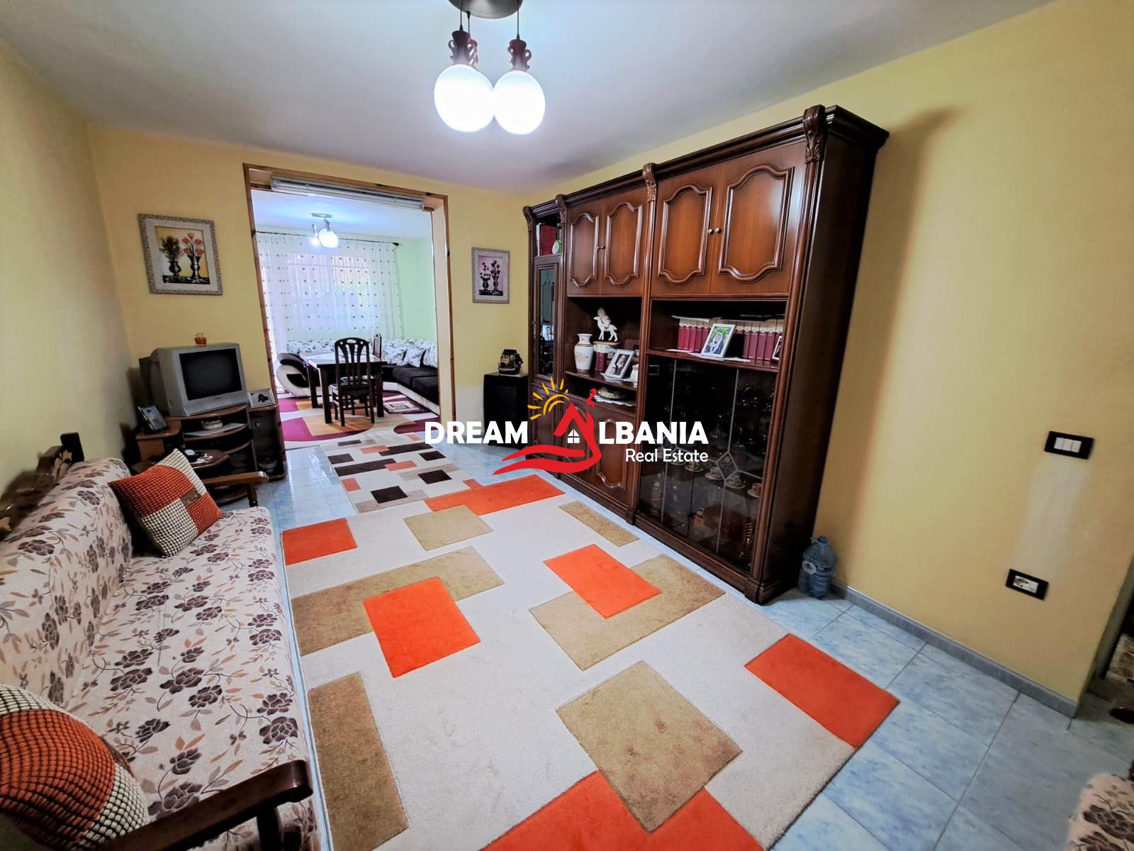 Apartament dublex 3+1 me verande dhe 1 dhome bodrum ne shitje ne rrugen Jordan Misja ne afersi te Gjykates se Krimeve te Renda ne Tirane (ID 4139139)