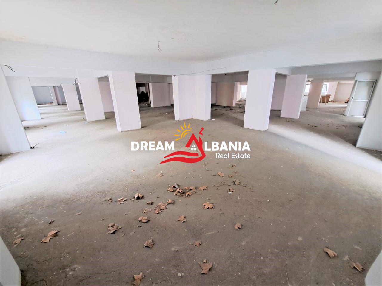 Ambient/zyra ne shitje ne rrugen Dritan Hoxha ne afersi te Procredit Bank ne Tirane (ID 4161069)