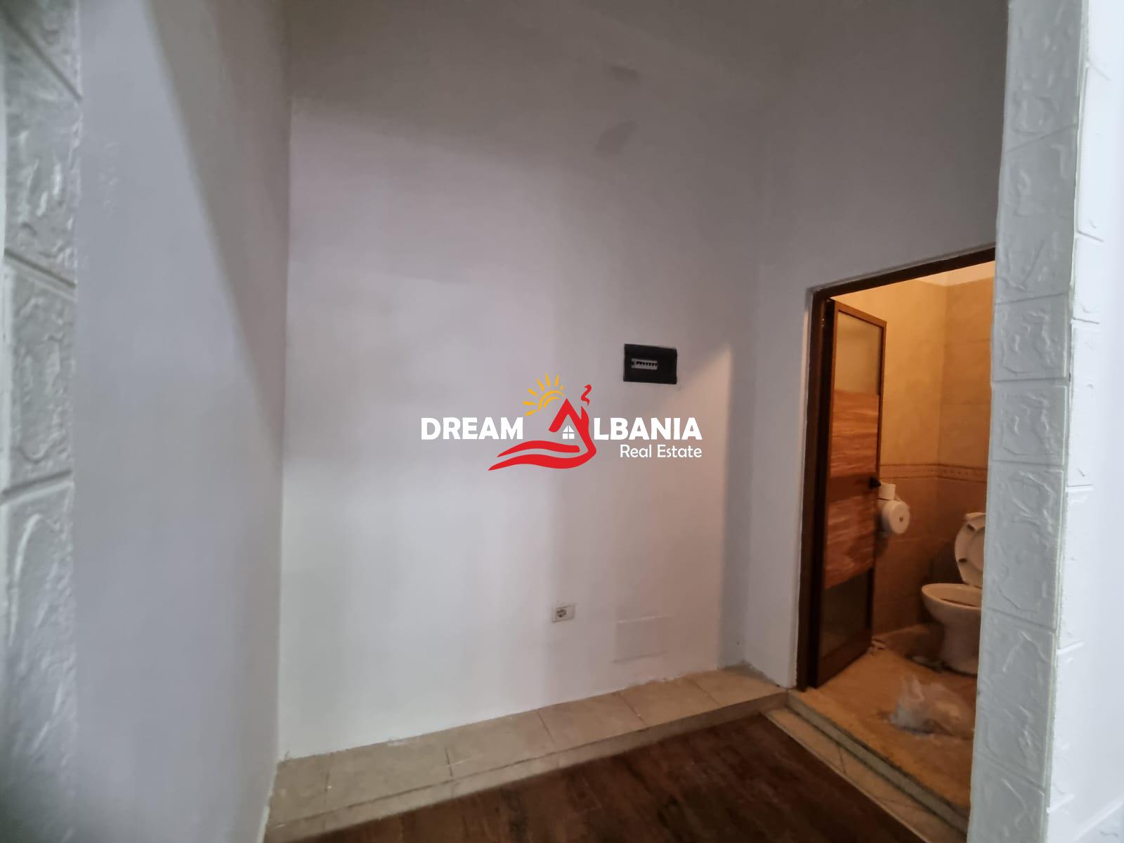 Jepet me Qira Ambient Biznesi – Myslym Shyri, pas Karburantit Kastrati (42711181) 3