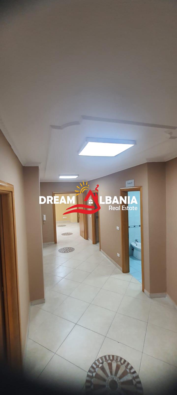 Jepet me qera ambient biznesi ne Rrugen e Kavajes prane Qendres (ID 42611534) 4