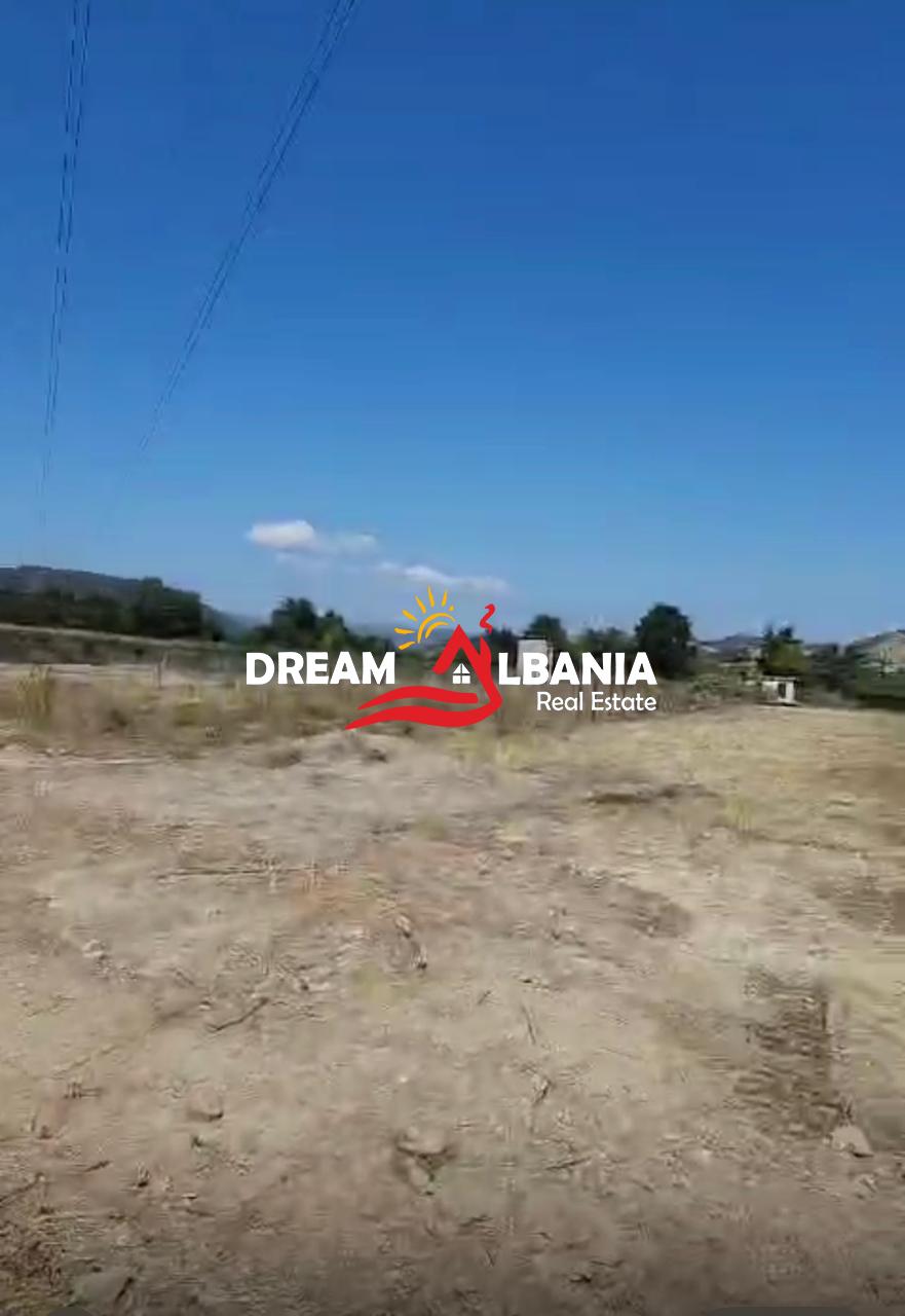 Truall per Shitje, Fshati Vishnje, ne Tirane ( ID 4191004 )