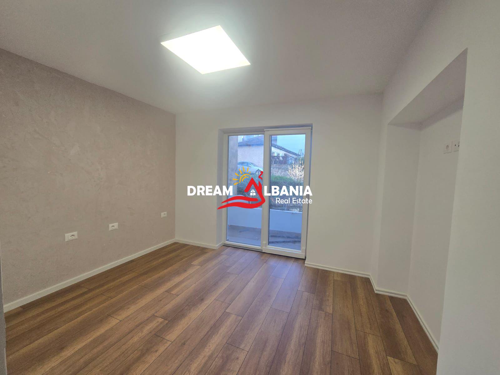 Zyrë me qera prane Maternitetit “Koco Gliozheni” tek Bulevardi Zhan Dark, Tiranë (ID 42611528) f