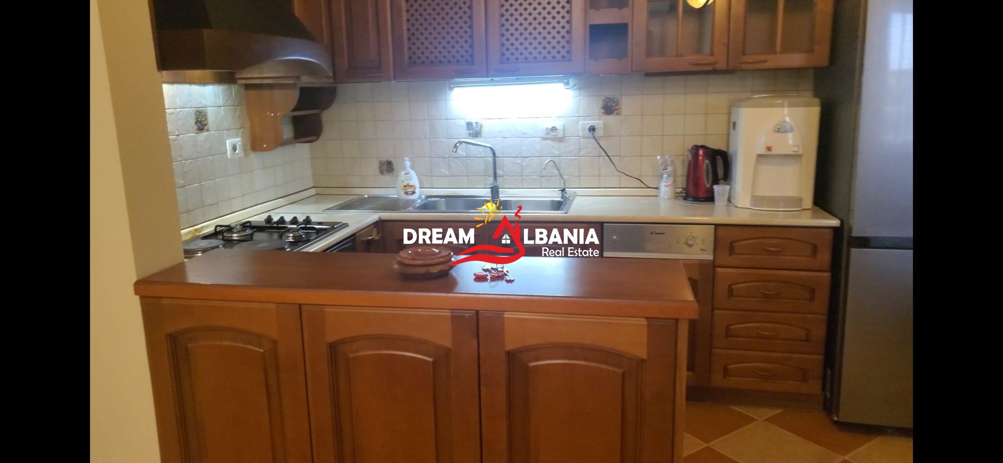 Apartament me qera 3+1+2 Banjo +3 ballkone +garazhd Ambasada Amerikane. (ID 4231502) 3