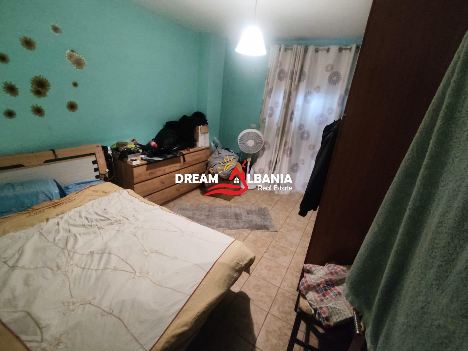 Zyre 3+1+2wc me qera prane Rruges se Sales ne Tirane ( ID 4231483) 4
