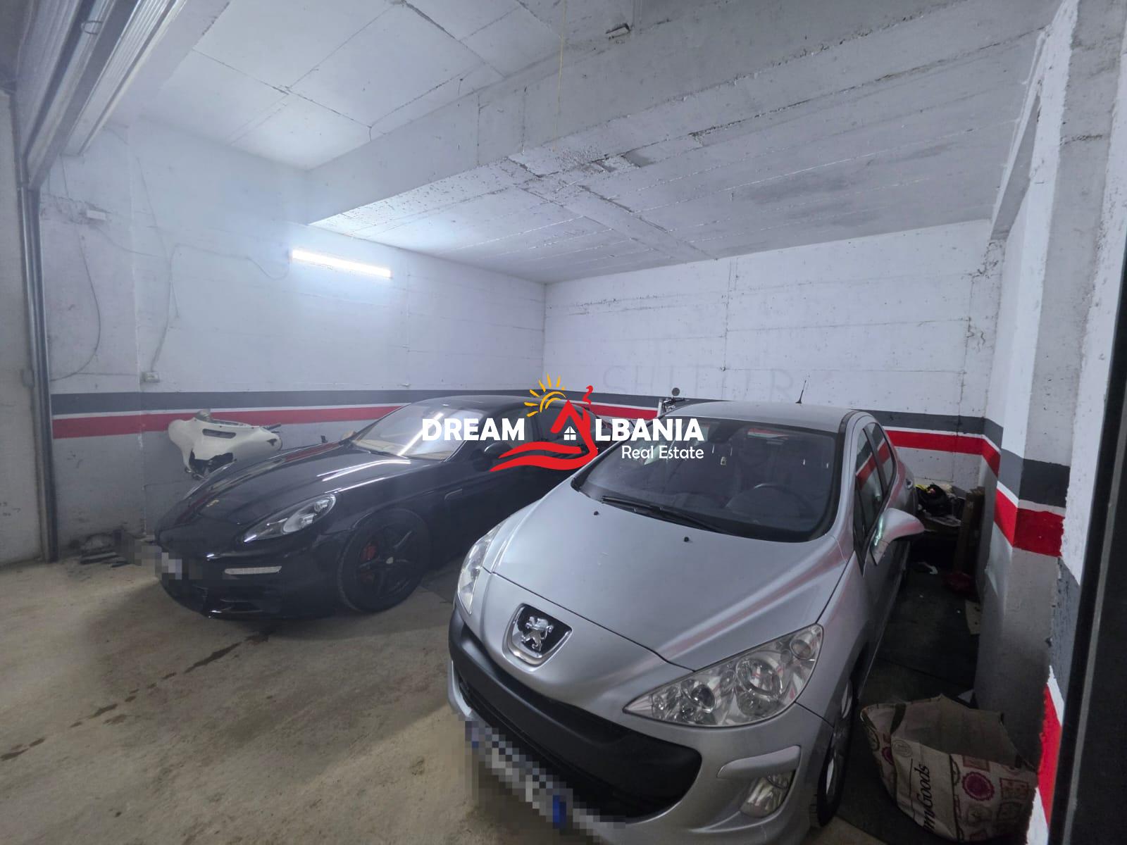 Shitet garazh, me 2 poste parkimi me qepen në Rrugën Mine Peza prane Prokurorise, Tirane (ID 4181130)
