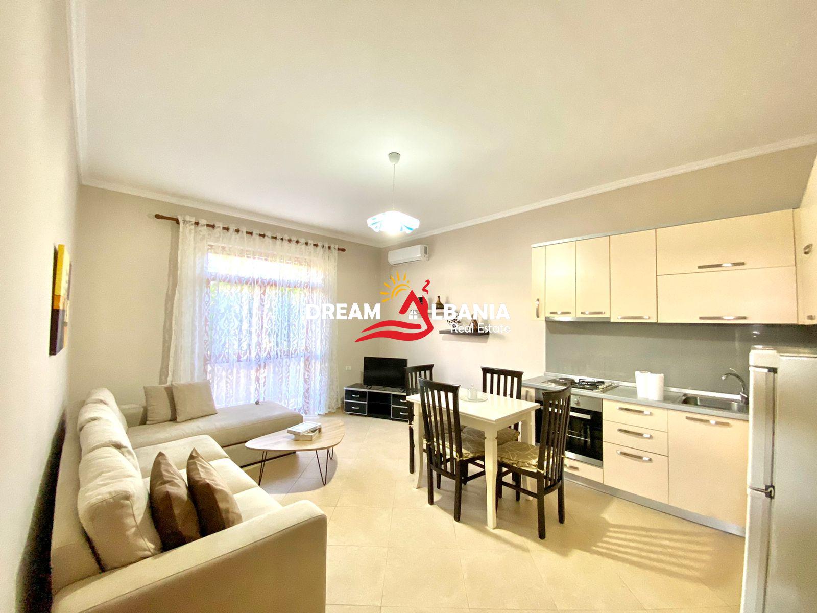 Jepet kat vile 2+1+Parkim prane Ambasades Turke, Tirane (ID 4251191)