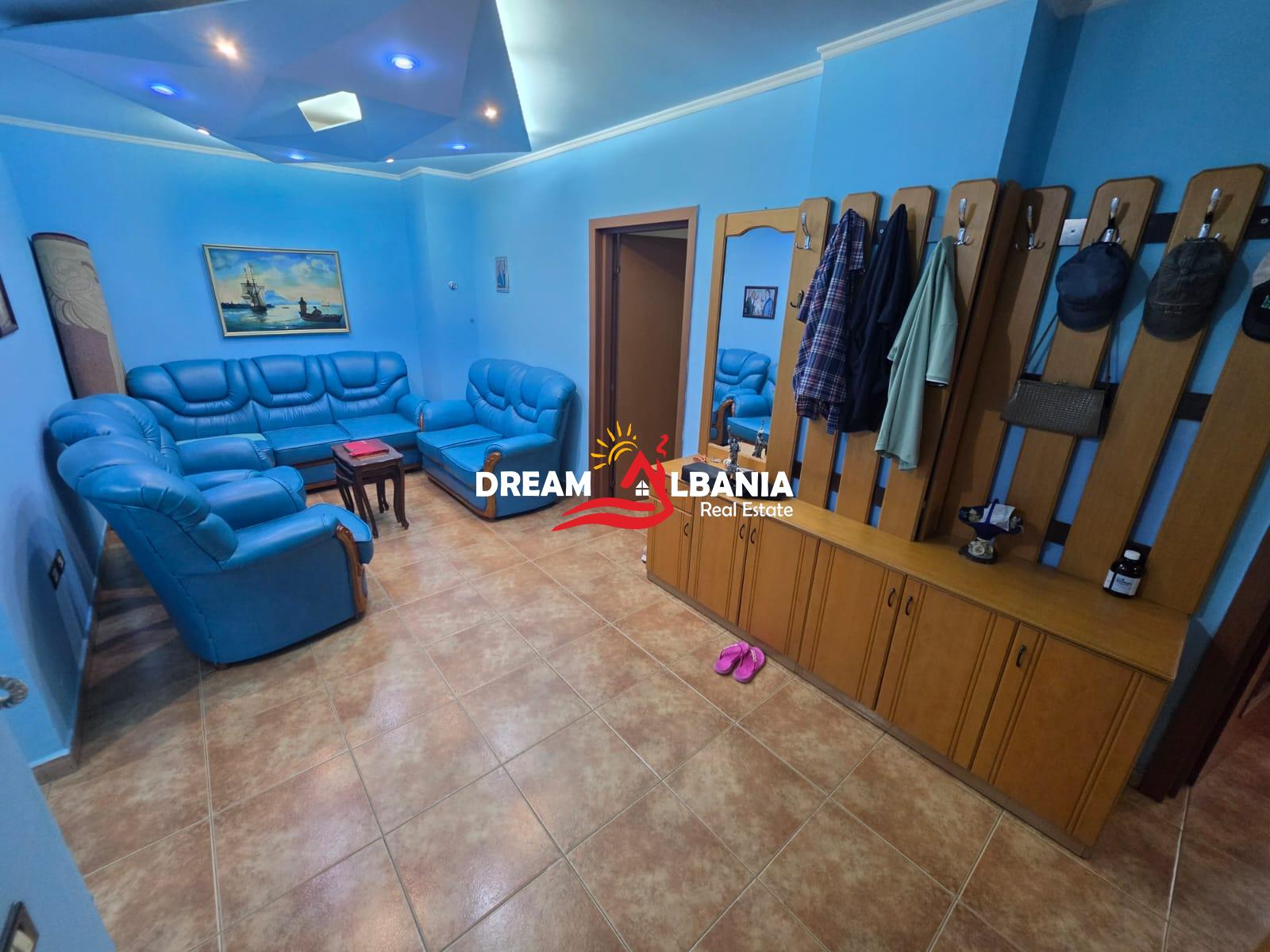 Shitet apartament 2+1+2 ne zonen e Bllokut prane Pallateve Agimi (ID 41212283) 2