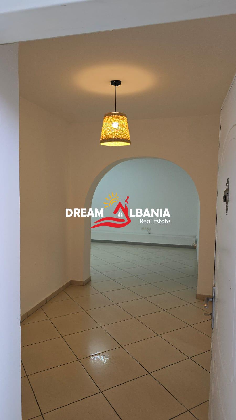 Zyre me Qera/Ambient Biznesi ne Rrugen Myslym Shyri, prane Someg ne Tirane (ID 42611253) 3