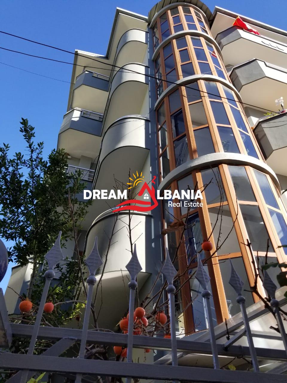 Shitet Super Vile 5 kateshe ne Selite prane shkolles Marin Barleti ne Tirane (ID 4151156)