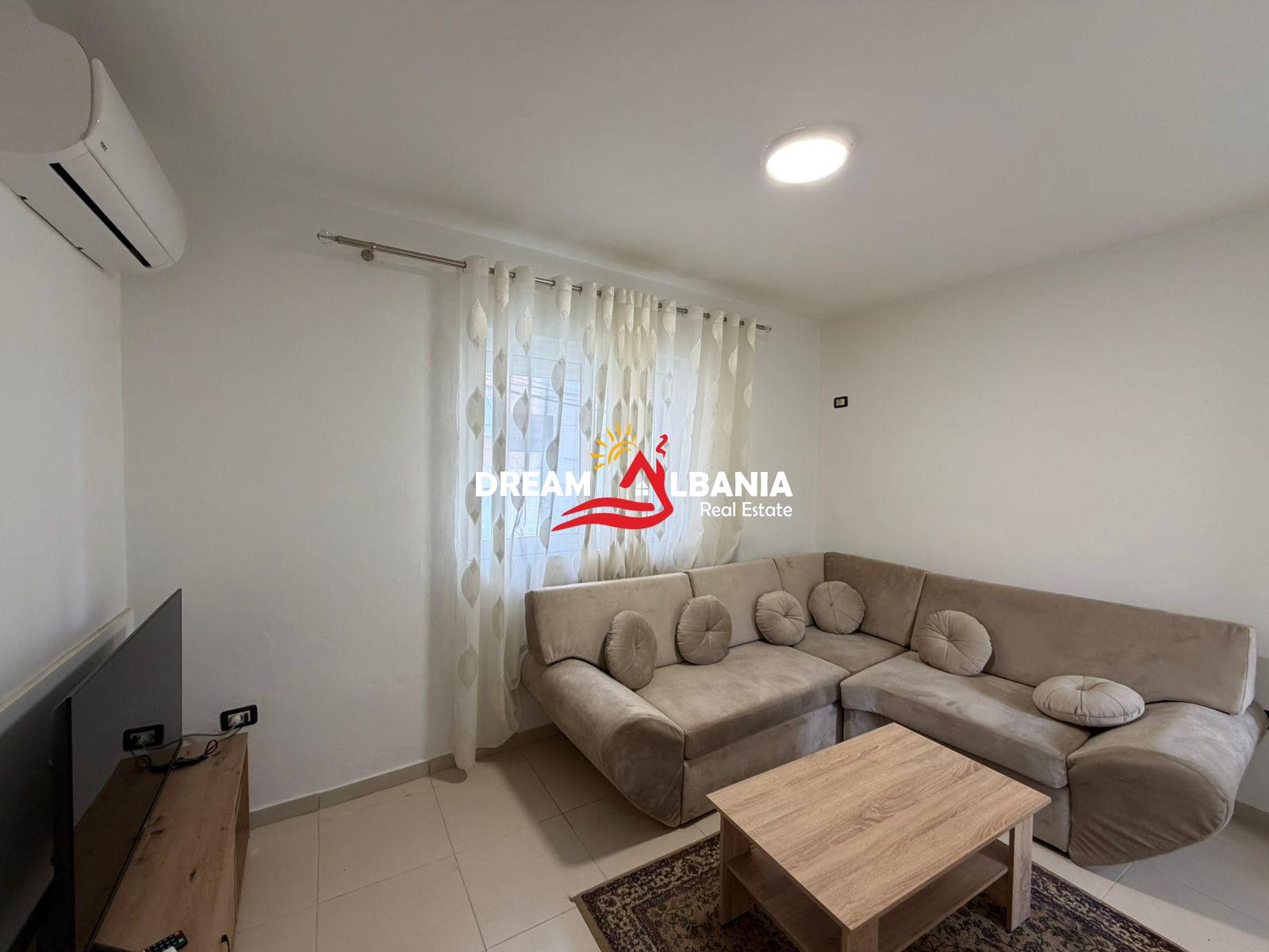 Jepet me qera apartament 1+1 me verande tek rruga Fortuzi, Tirane (ID 42111570) 2