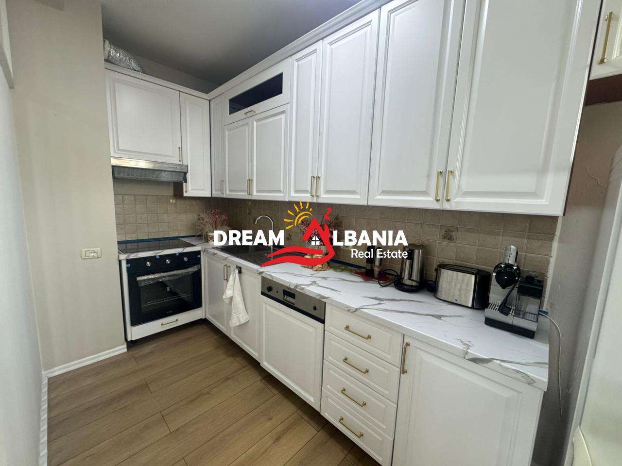 Apartament 2+1+2 me qera ne Qender prane Toptani Center, Tirane (ID 42215411). 2