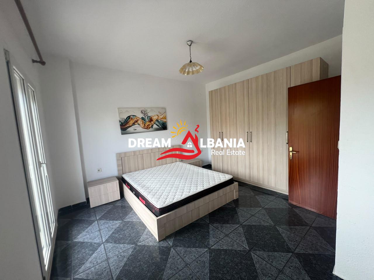 Apartament me qera 2+1 Duplex me verande tek Kristal Center afer Autostrades ID (4251466) 3
