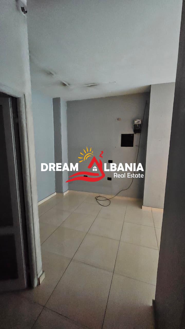 Dyqan me qera buze rruge prane EHW ne Rrugën Bardhyl, Tirane ( 42711188 ) 3