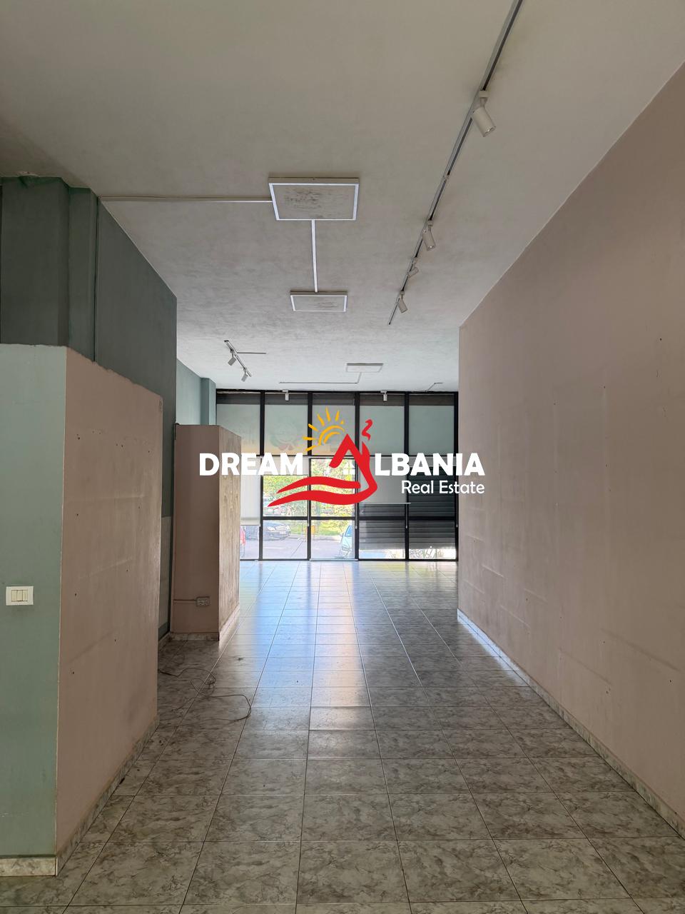 Jepet me Qira Dyqan ne zonen e 5 Maj, Tirane (42711183)