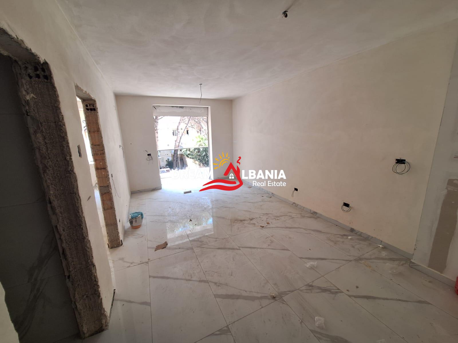 Shitet Apartament 1+1 Tek Mali Robit, Golem (41111590) 2