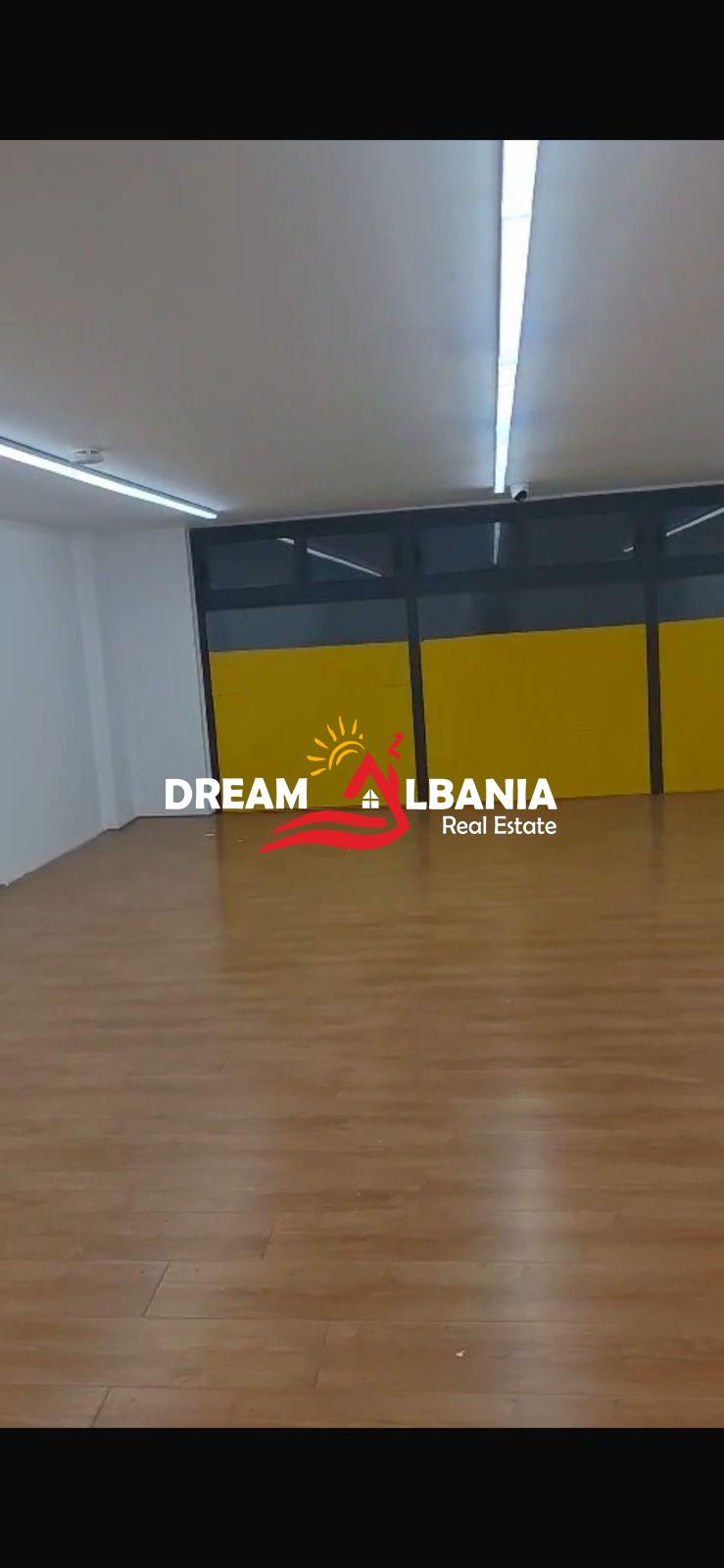 Jepet dyqan dublex me qera ne rrugen Islam Alla, Tirane (ID 42711089)