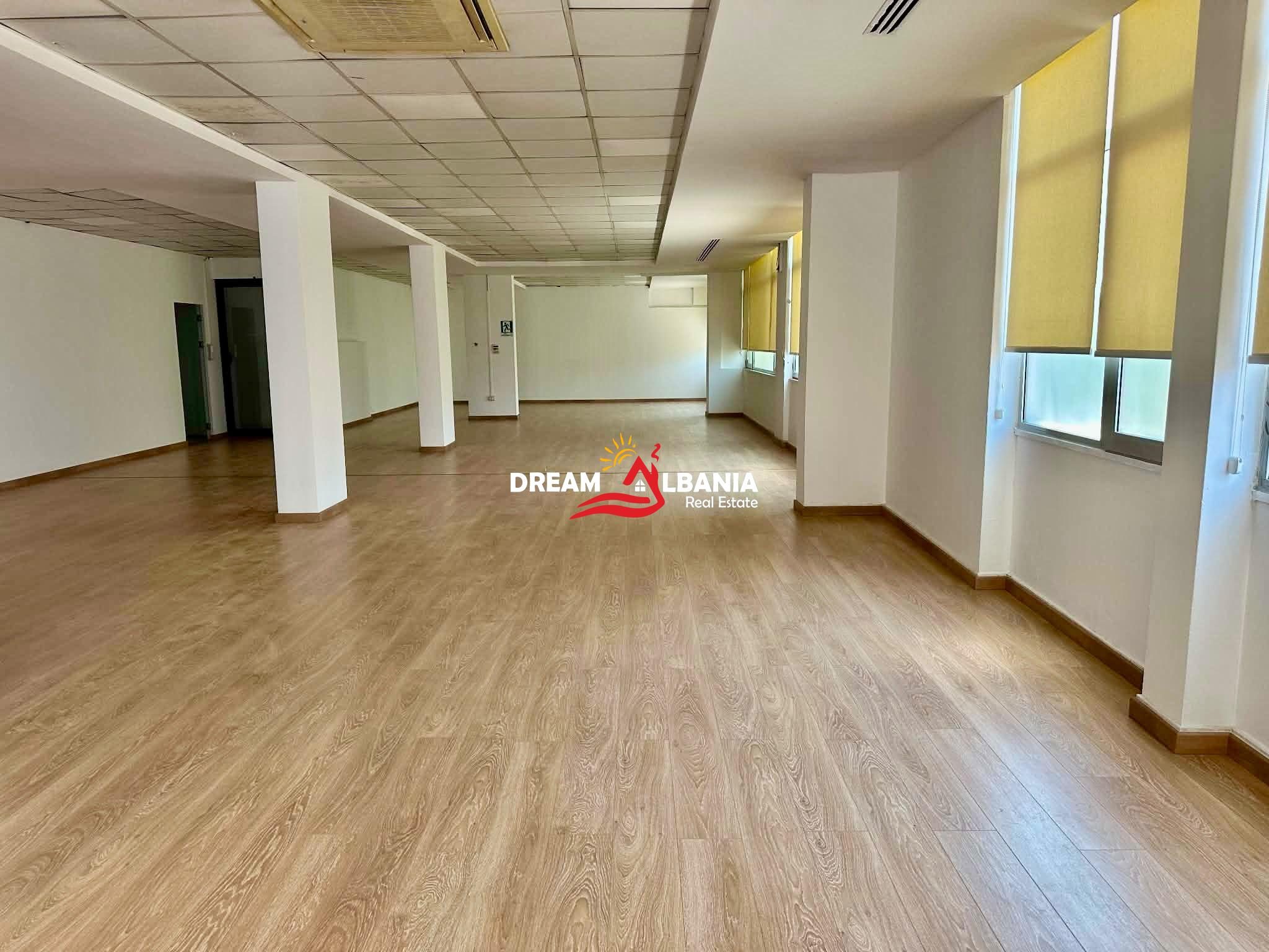 Jepet ambient biznesi me qera ne zonen e Bllokut prane Stadiumit Selman Stermasi (ID 42611545) 2