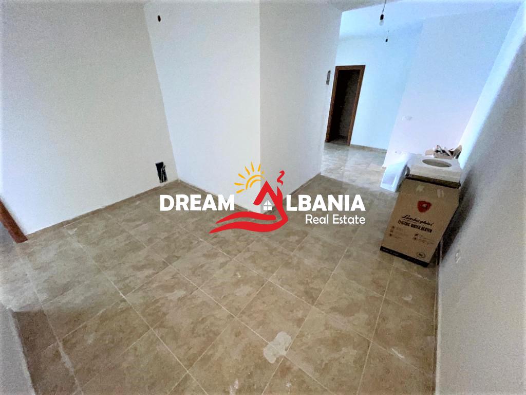 Zyra me qera ne Bllok prane Sky Tower ne Tirane (ID 4261775)