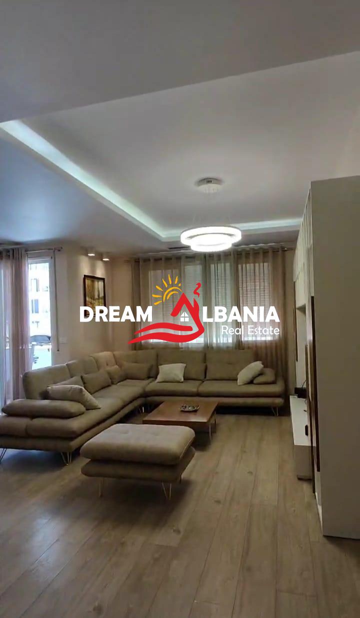 Super Apartament 3+1+2 WC+Post Parkimi me Qera Bulevardi Zogu I, prane Stacionit Trenit ne Tirane (ID 4231463)