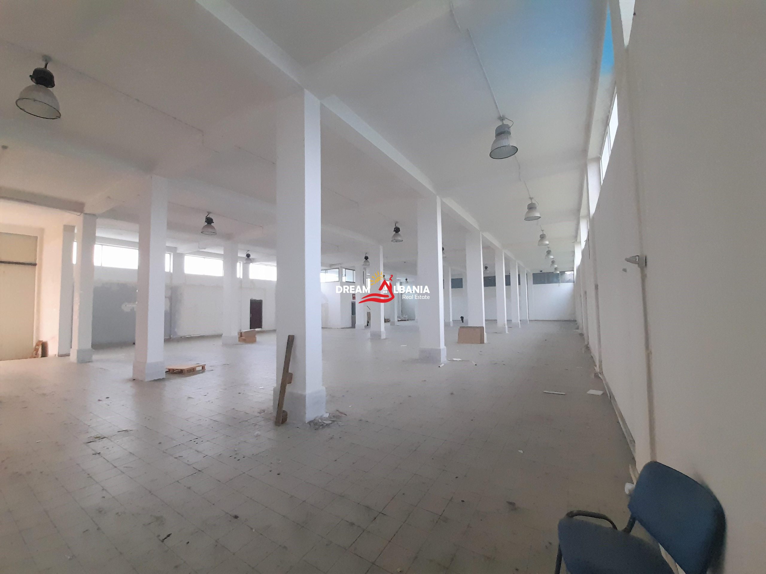Ambient Biznesi me qera ne autostraden Tirane-Durres ne afersi te mbikalimit te Kasharit ne Tirane (ID 4281128) 3