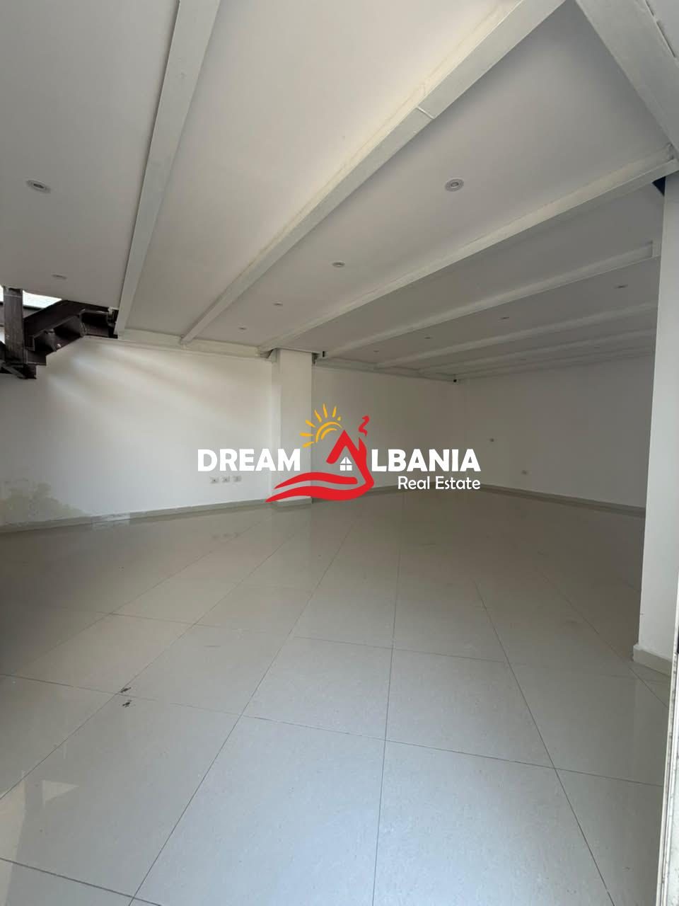 Jepet ambient biznesi me qira pranë Bulevardit Ri, TIRANE (42611557) 2