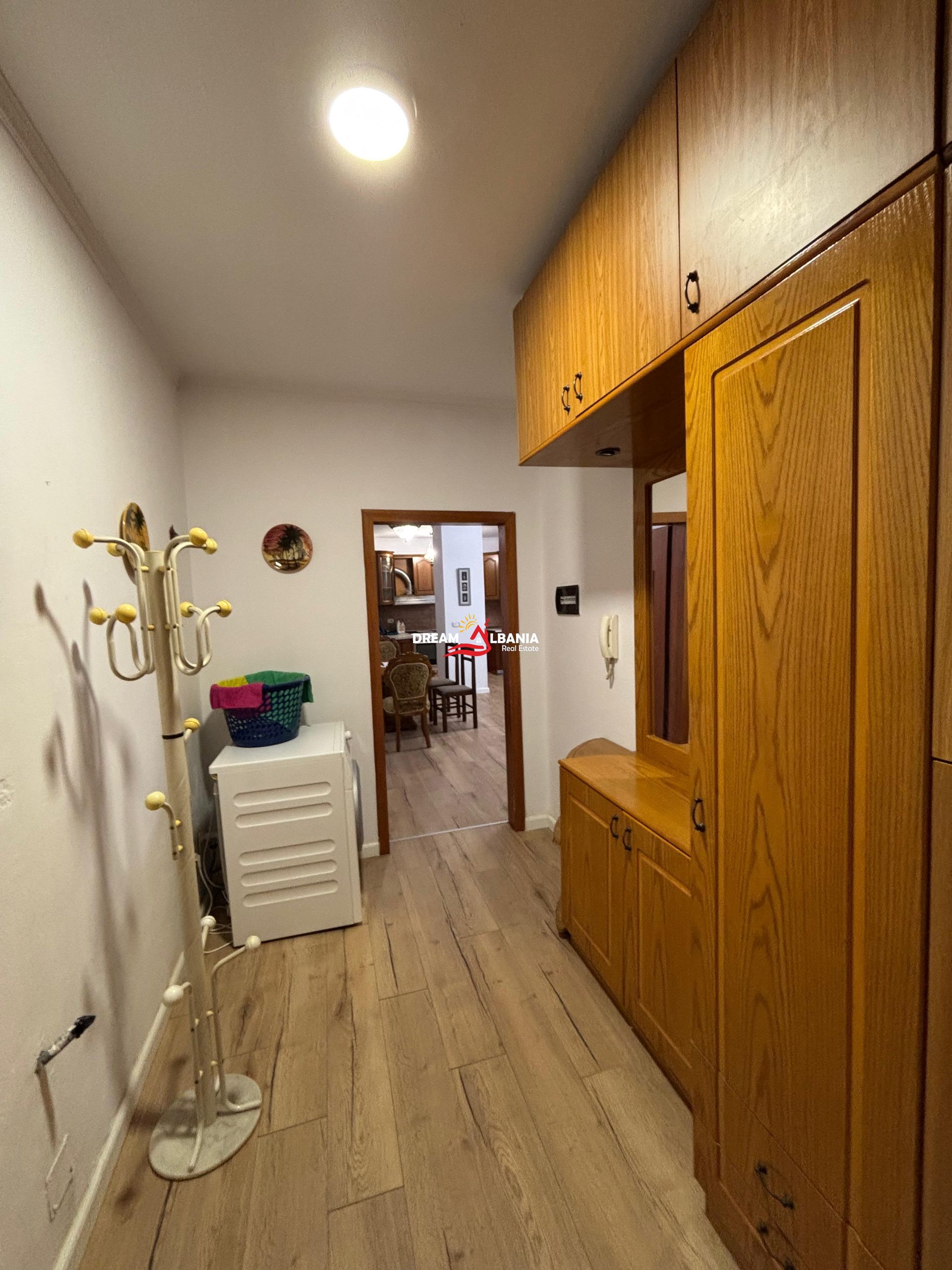 Jepet me qera apartament 3+1+2 wc+3 ballkone tek Rruga e Kavajës, Tirane (ID4231499) 4