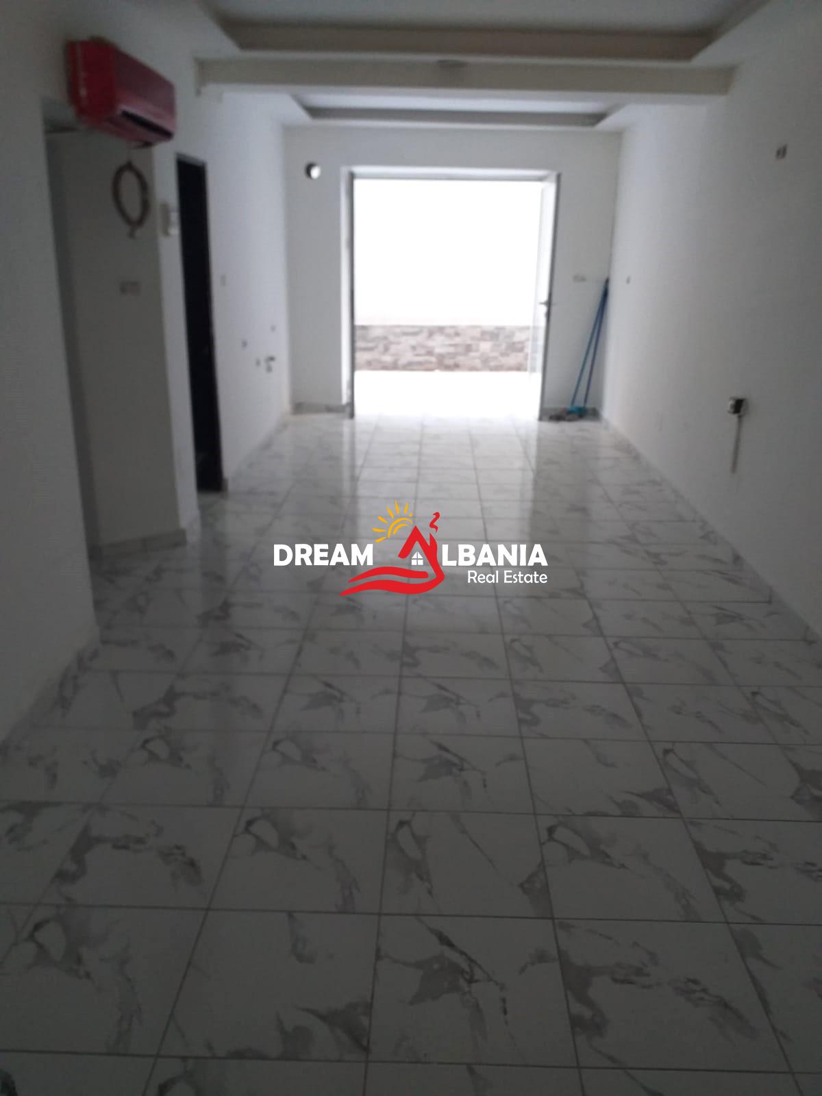 Jepet ambjent me qera tek rruga e Dibres, prane Fakultetit te Mjekesise ( 42711008) 1