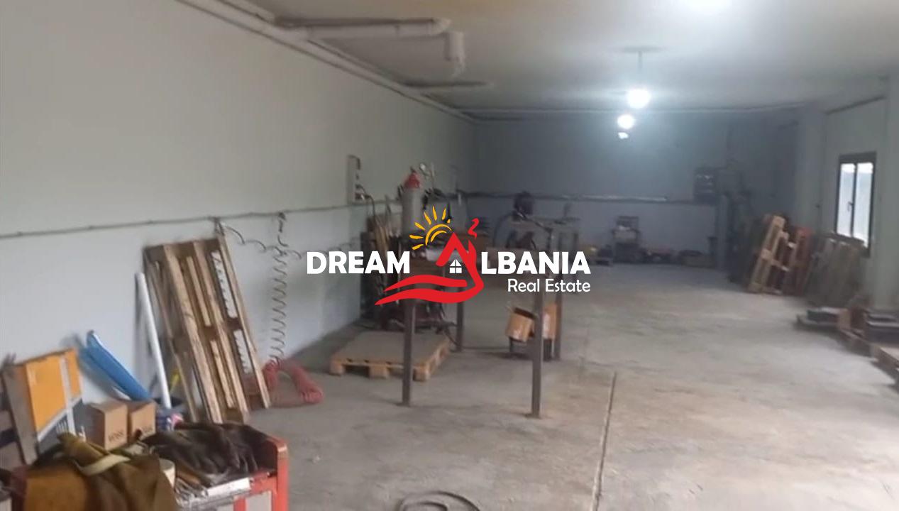 Magazine me Qera ne Prush afer kombinatit ne Tirane (ID 4281307)