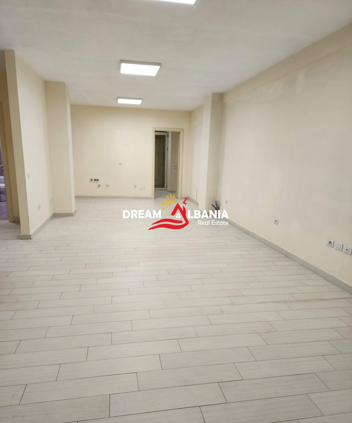 Zyre me Qera me 4 ambjente tek Pazari i Ri ne rrugen Tefta Tashko (ID 4261757)
