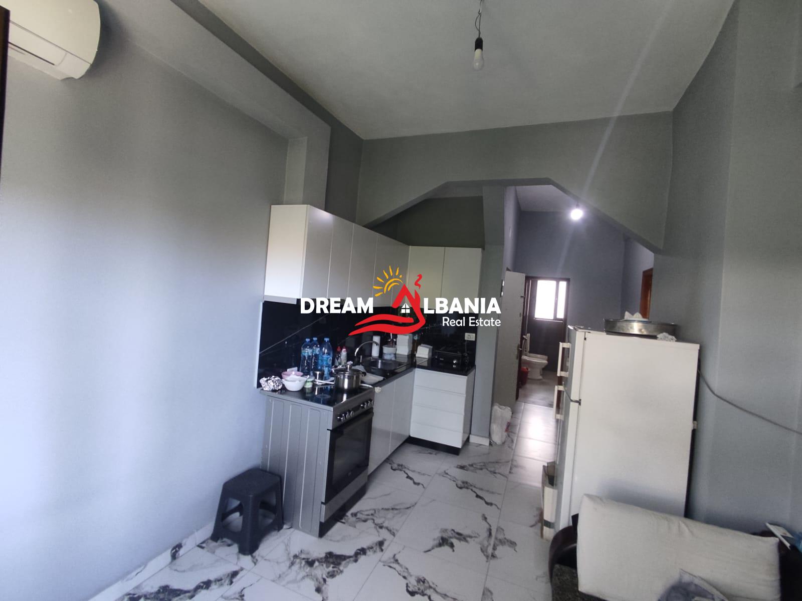 Shitet Apartament 1+1 ne Rrugen e Dibres prane Medresese (ID 4119479)
