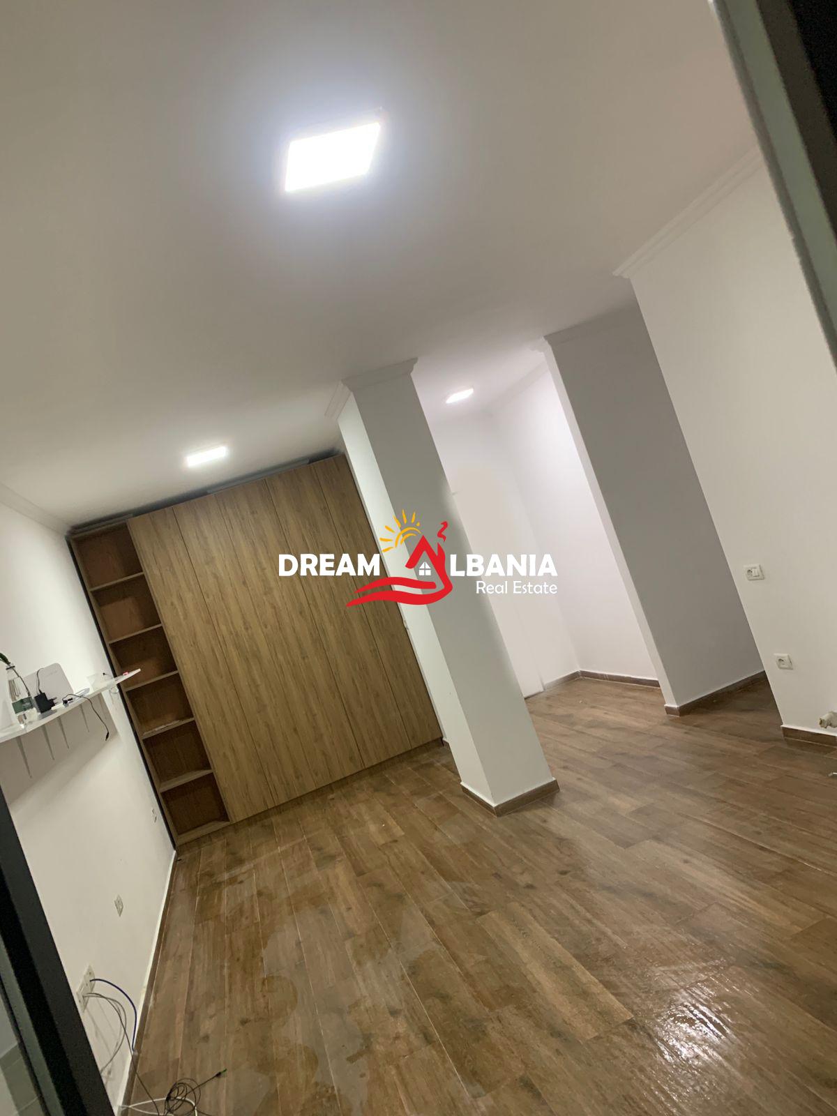 Zyre me Qera ne Myslym Shyr, prane tregut CAM ne Tirane (ID 42611299)