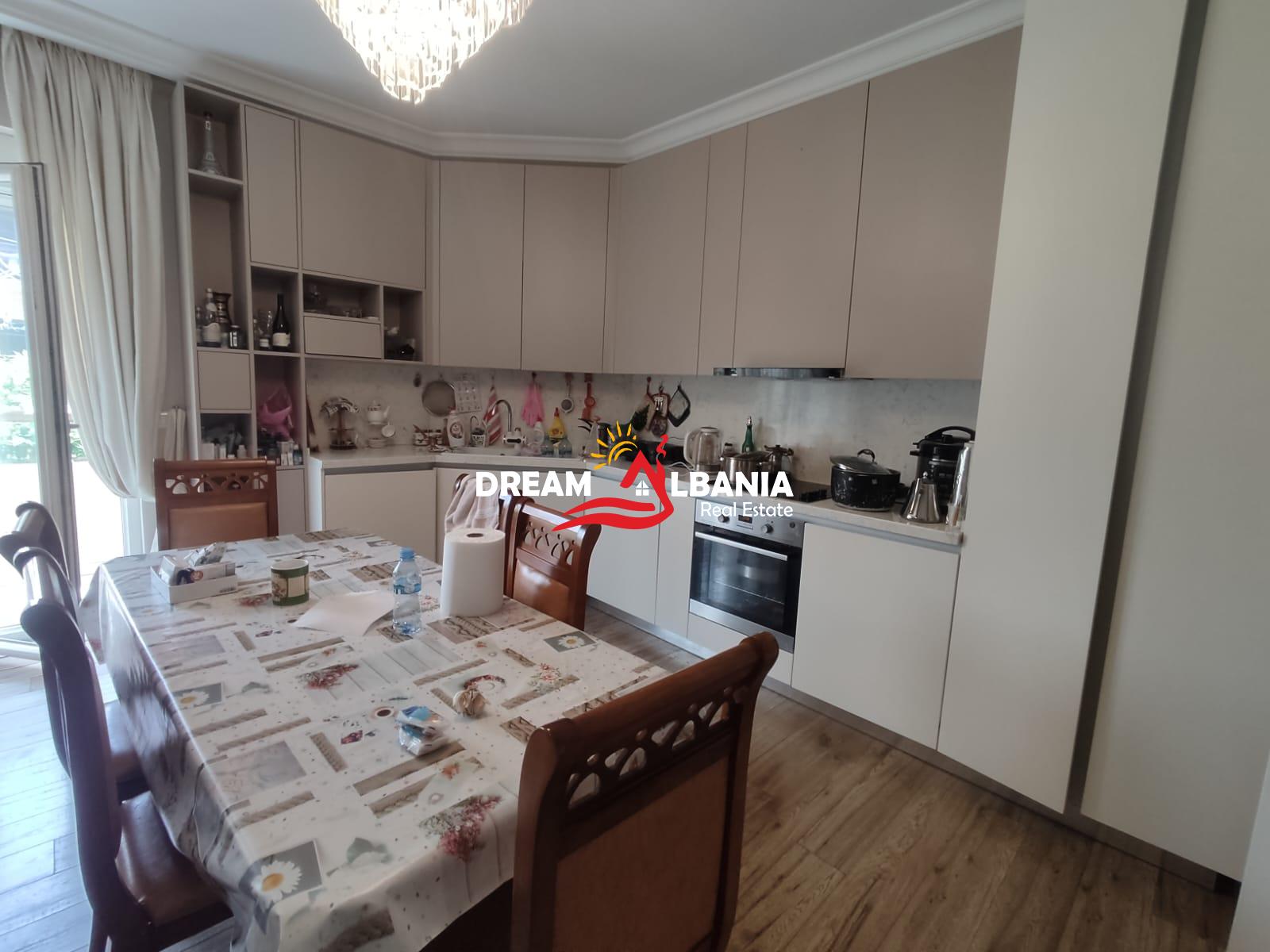Shitet kat vile ne zonen e Ali Demit prane Rruges Myslym Lela (ID 4151222) 2