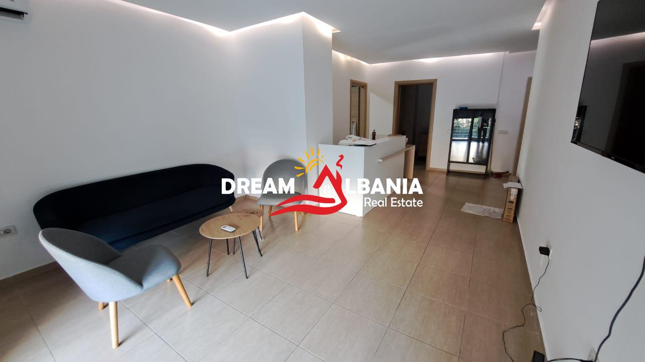 Ambient biznesi ne shitje ne Rrugen Don Bosko ne afersi te Vizion+ ne Tirane (ID 4131391)