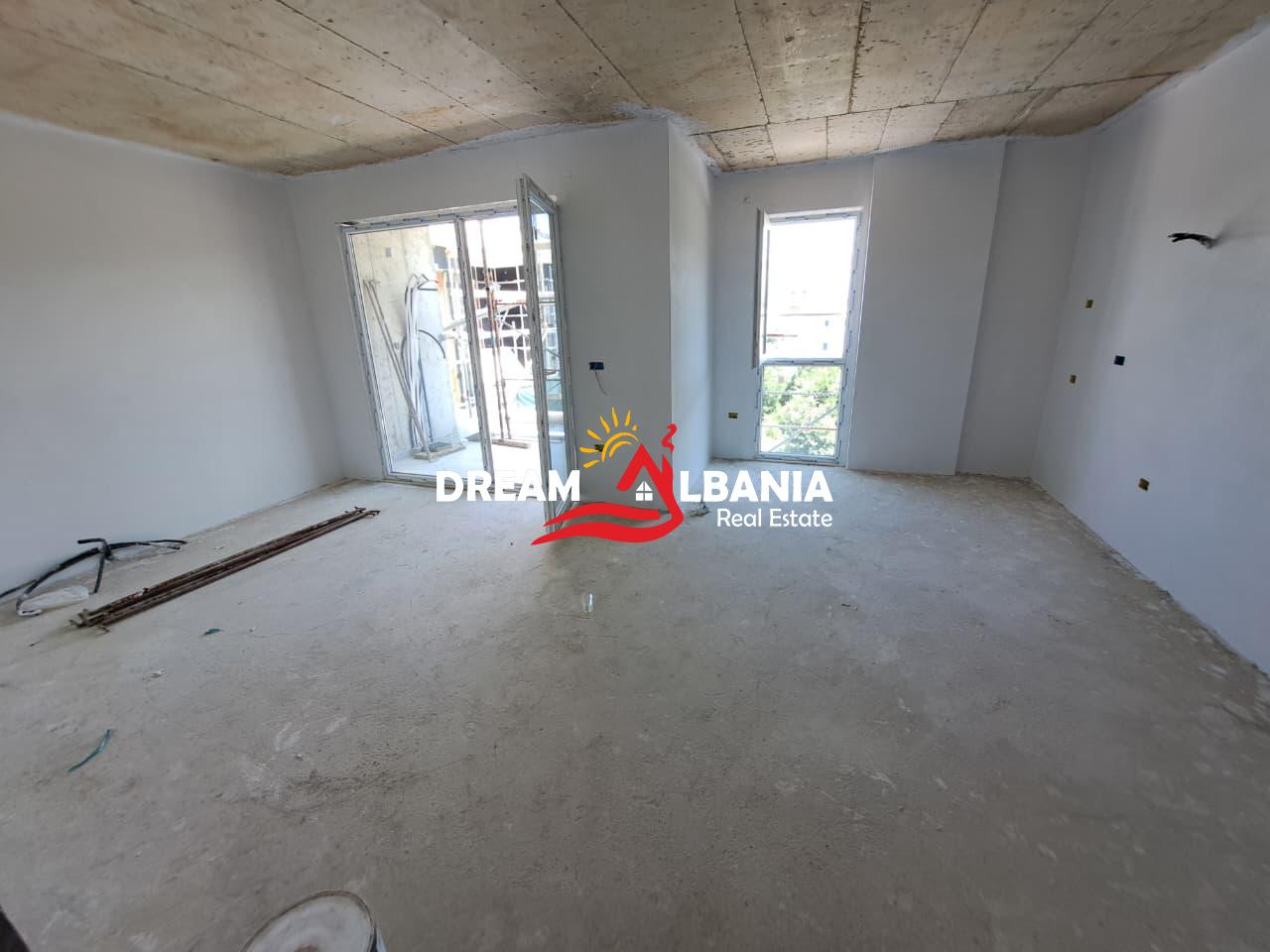 Apartament 2+1 ne shitje tek liqeni I thate prane Radisson Hotel ne Tirane (ID 5121001)