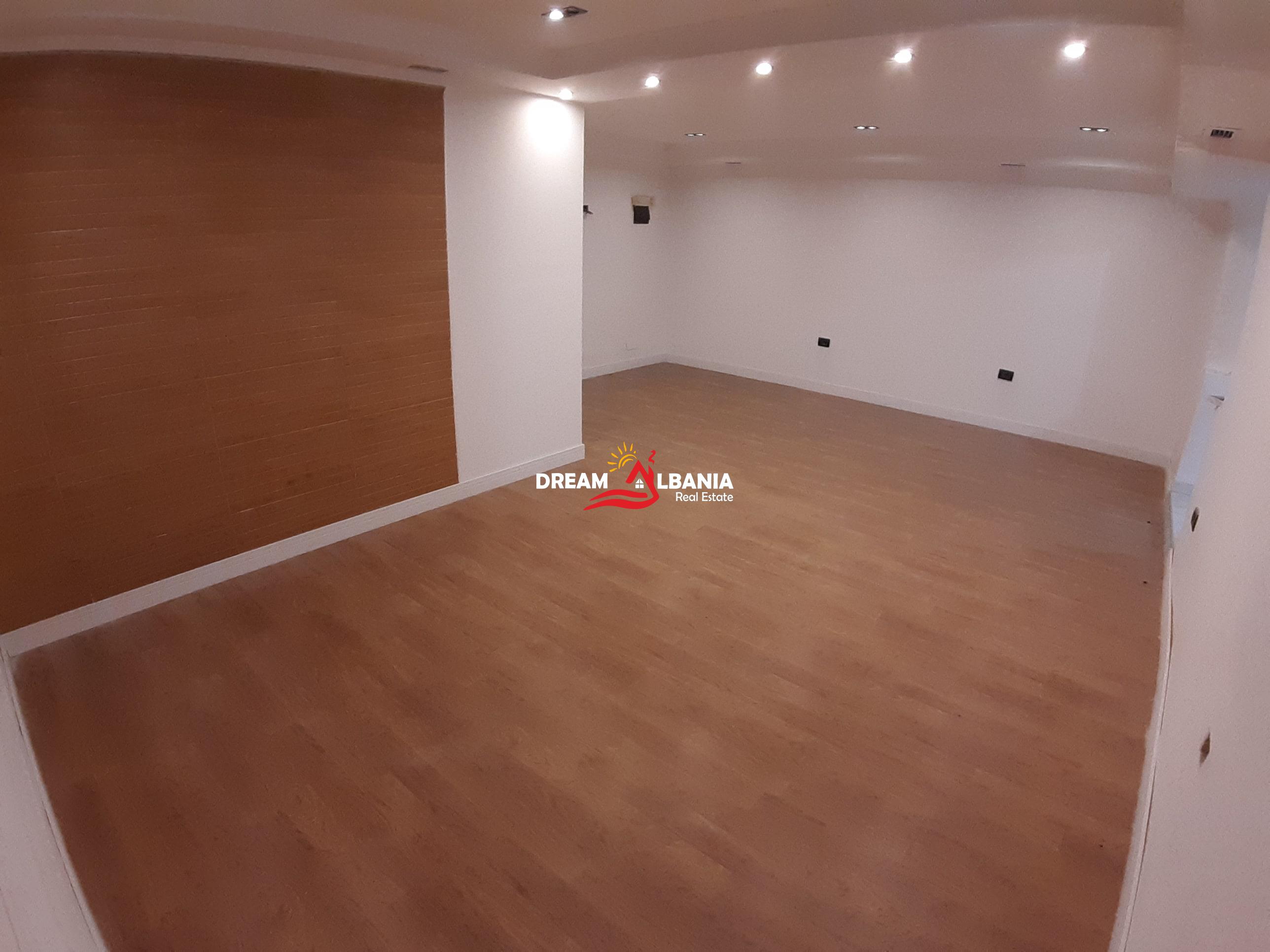 Dy dyqane gjysem bodrum ne shitje ne Bllok, Rruga Ibrahim Rrugova ne Tirane (ID 4171191)