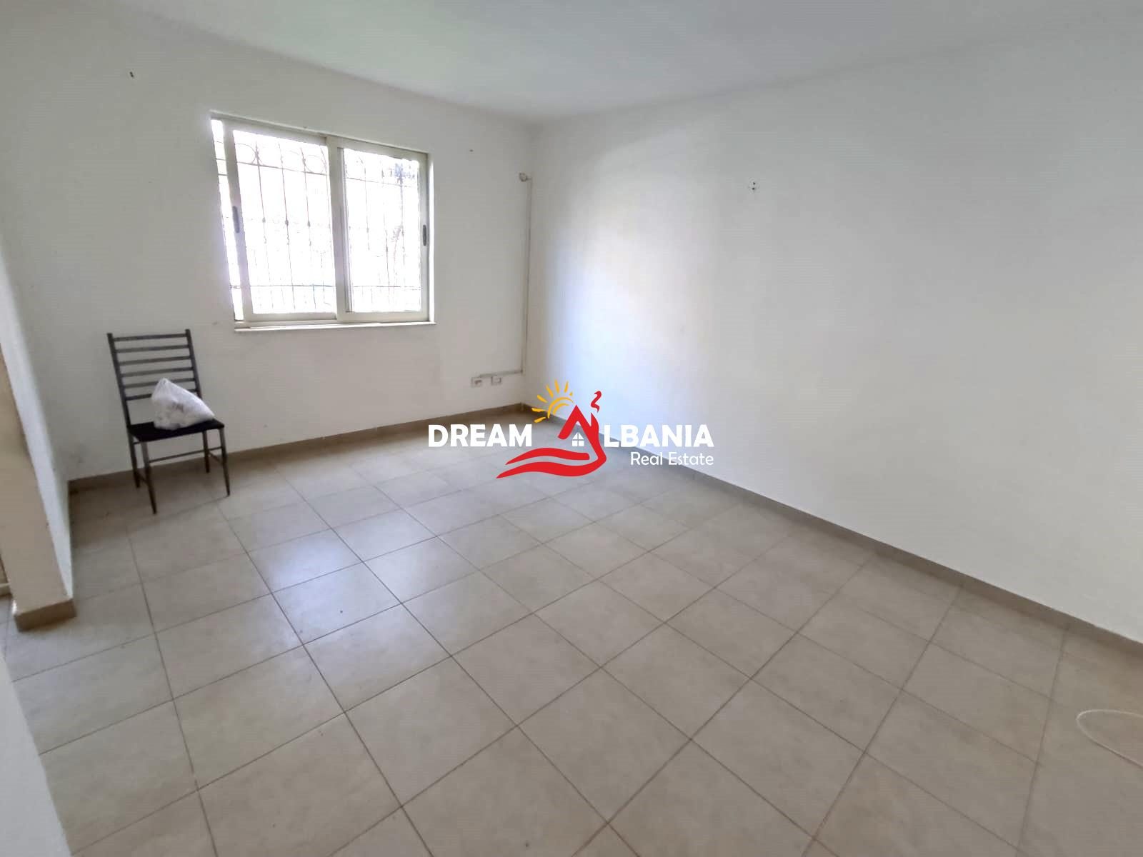 Jepet Apartament 1+1 me Qera në zonën e Xhamllikut prane Ish Venue ! ( ID 4219486 )