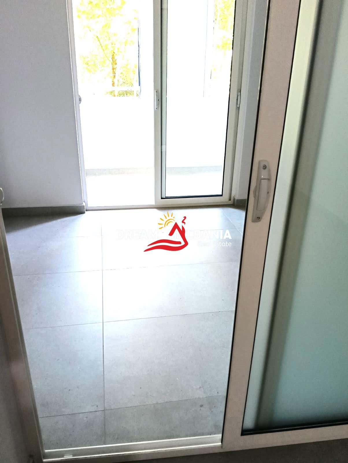 Jepet me qera ambient biznesi në zonen e Brrylit pranë Maternitetit të Ri (ID 42611554)