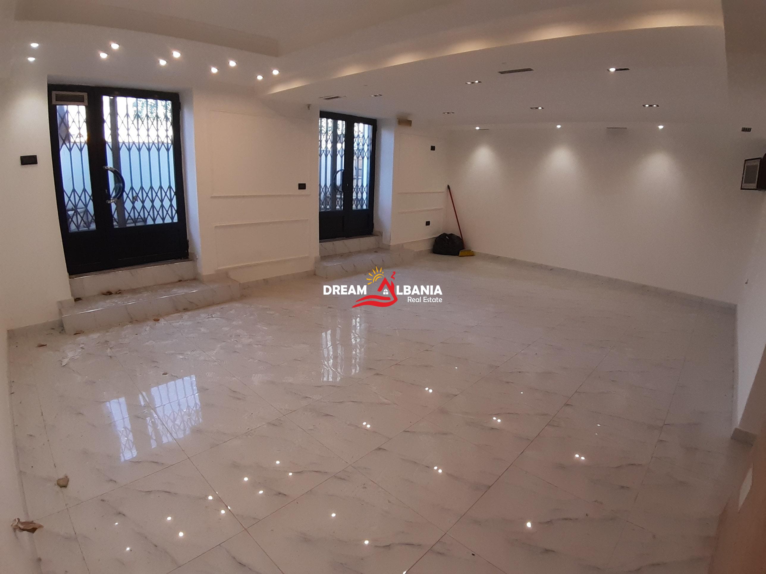 Dy dyqane gjysem bodrum ne shitje ne Bllok, Rruga Ibrahim Rrugova ne Tirane (ID 4171191)