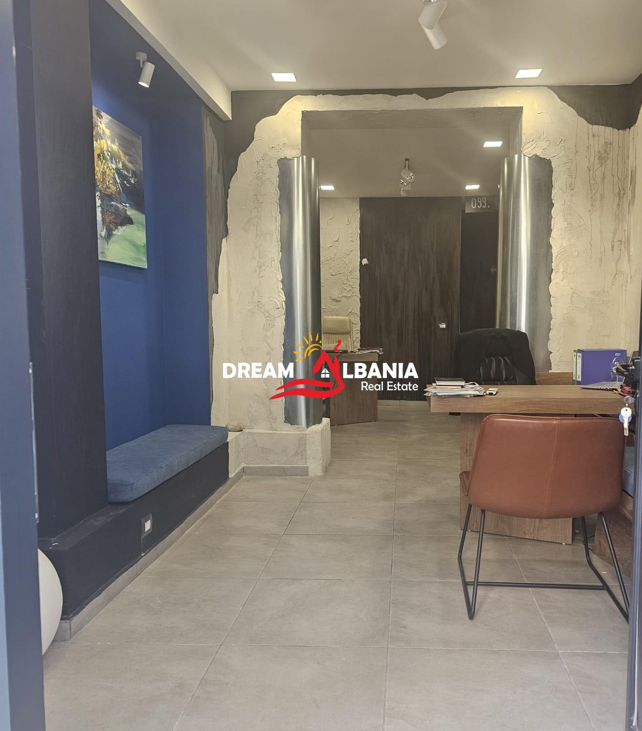 Dyqan ne shitje ne Qender rruga e Bogdaneve (ID 4171596).