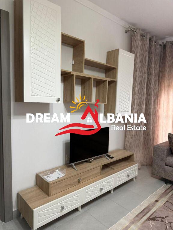 Jepen me qira 2 apartamente 2+1 me 2 tualete dhe ballkon në 5 Maji(ID 42215632) 3