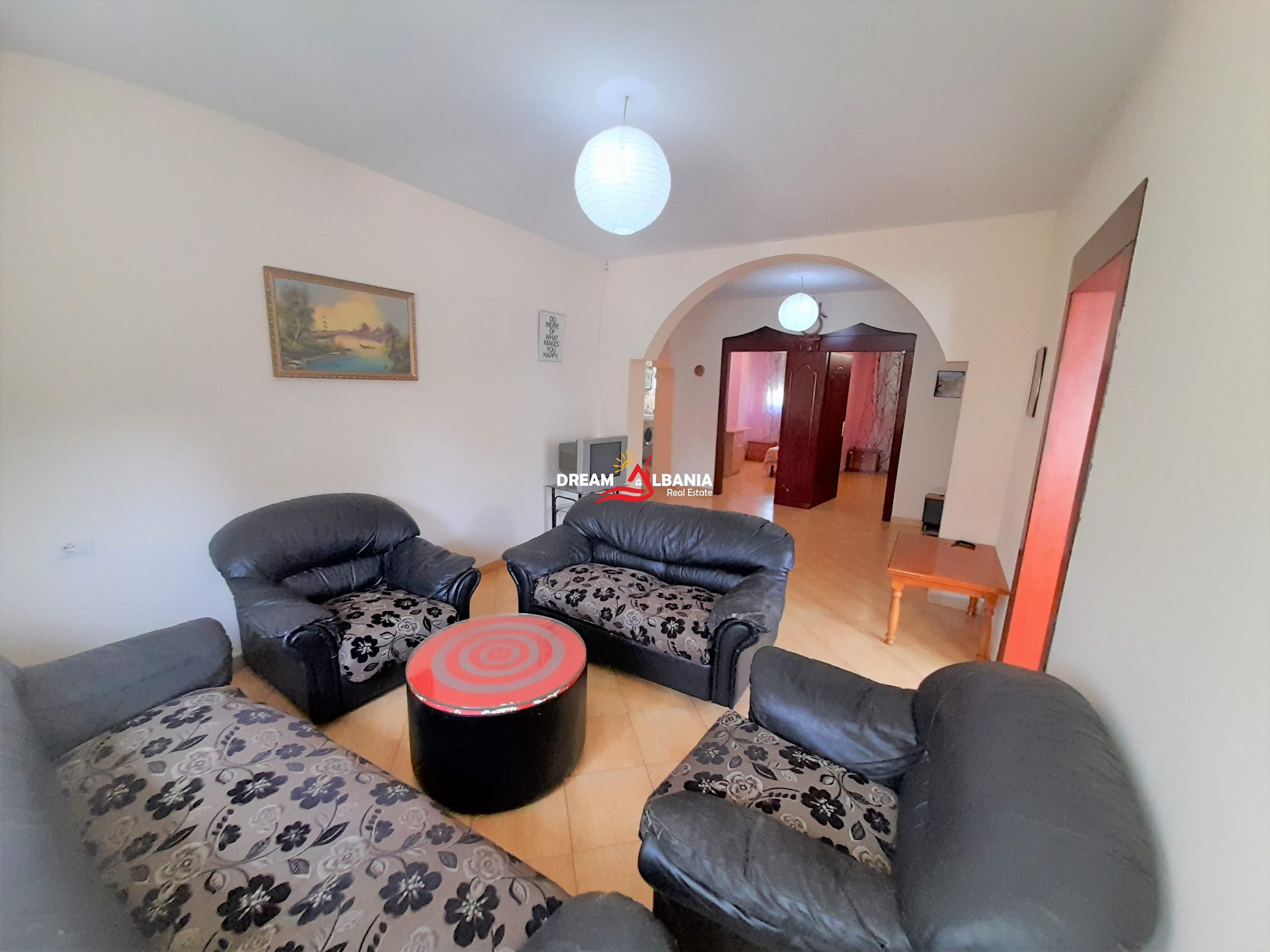 Kat Vile me qera ne rrugen Myslym Shyri prane Drejtorise se Policise ne Tirane (ID 4251187)