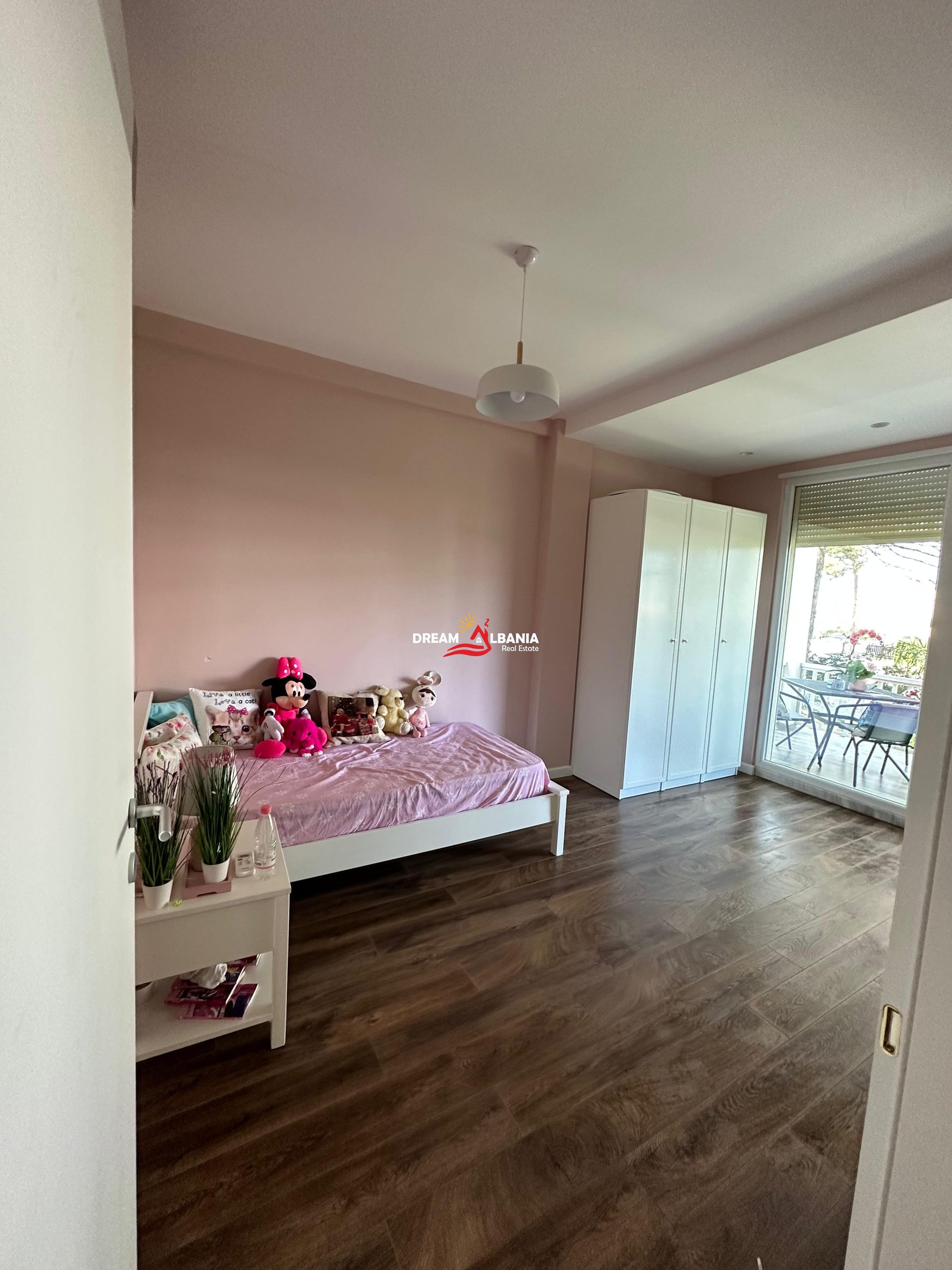 Vile 2 kateshe me verande dhe oborr ne shitje tek Kompleksi Lura 3 ne Gjirin e Lalzit ne Durres(ID 4151123)