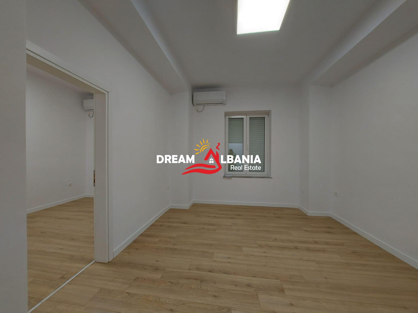Jepet me qera ambient zyre 3+1 tek Shallvaret, prane Gjykates se Larte (ID 4261806)