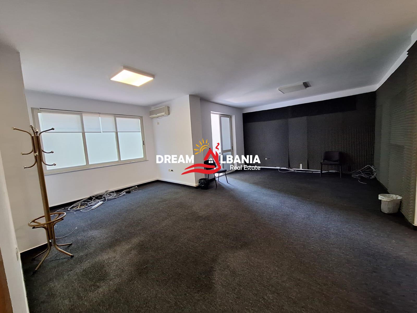 Jepet Me Qera Ambient Biznesi ne Bllok Prane Rruga Brigada VIII.(ID 42611541) f